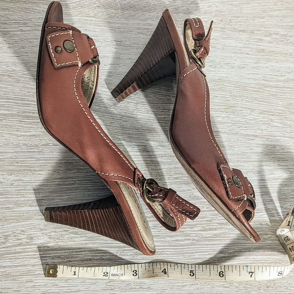 Coach Leather Slingback Peek Toe Pump Brown Size 5.5 - Picture 4 of 5